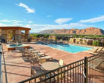 Desert Retreat – Your Base for Moab Exploration! In-Room Kitchen & Pet-Friendly - Moab - Piscina