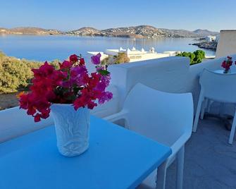 斯特拉托斯工作室套房酒店 - 帕羅斯島 - 帕羅奇亞 - 陽台
