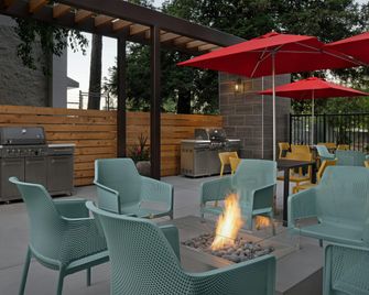 Home2 Suites by Hilton Rohnert Park Sonoma County - Rohnert Park - Binnenhof