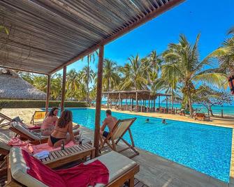 Hukumeizi Hotel - Palomino - Pool
