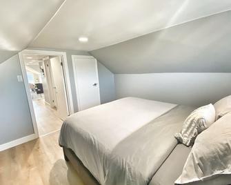 The Olde Walkerville Loft - 1bd/1ba Apartment - Windsor - Bedroom