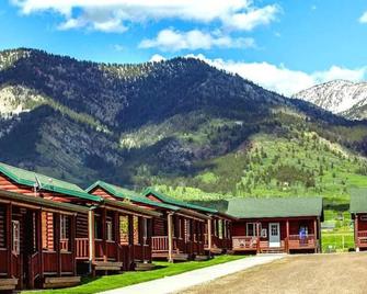 Wolf Den Log Cabin Motel And Rv Park - Thayne - Edificio