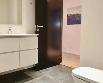 Fantastic apartment w private terrace - Århus - Baño