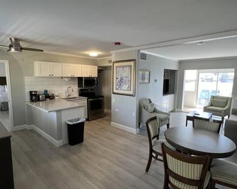 Lakeview Superior Two-Bedroom Suite - Marco Island