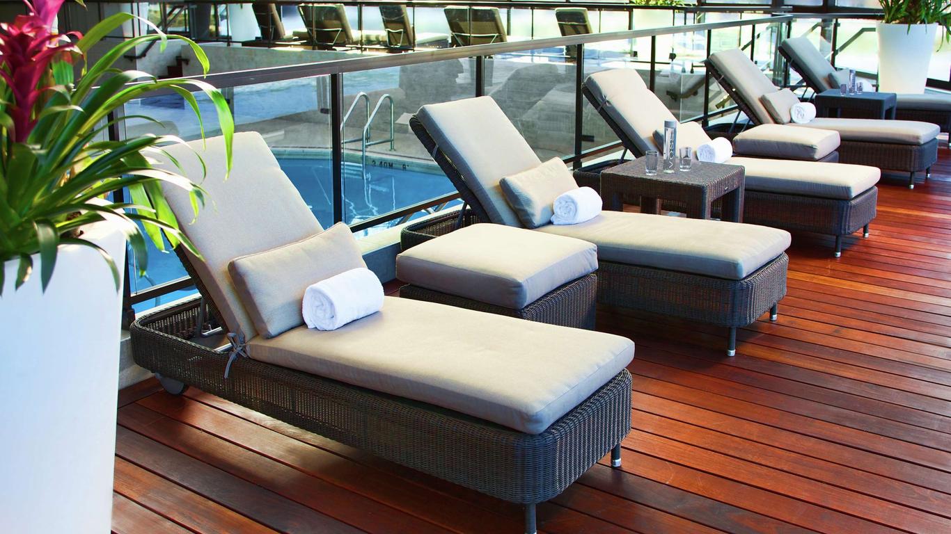 DoubleTree by Hilton Montreal Downtown