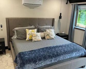 Walker Top Private Quiet Luxury 1 Br. Villa - Harriman - Schlafzimmer