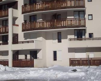 #ah3 The Snow White - Huez - Edificio
