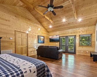 River Lodge By Stony Brook Cabins - Pittman Center - Bedroom