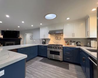 Beautiful 4-bedroom house with AC in Hollister - Hollister - Keuken