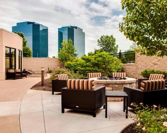 Courtyard by Marriott Chicago Schaumburg/Woodfield Mall - Schaumburg - Patio