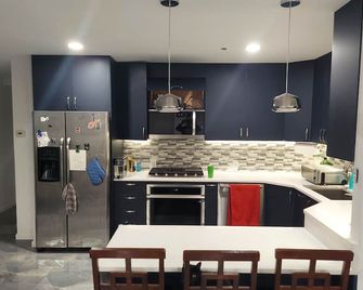 Charming 2-bedroom condo in fabulous Brooklyn with AC, WiFi, fitness equipment - Brooklyn - Cuisine