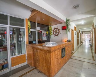 Hotel Satkar Residency - Riverside Old Manali - Manali - Front desk