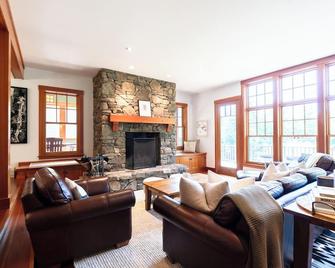 Woodland - Post and Beam Oasis is centrally located off the Mountain Road - Stowe - Living room