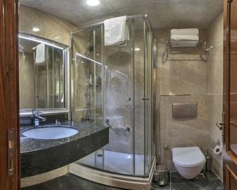 Cevheri's Hotel - Istanbul - Bathroom