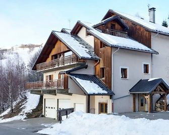 Chalet Hotel La Tuviere Bike Inn - Saint-Pancrace - Gebäude