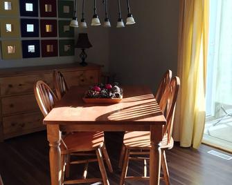 Updated Kimberley Northstar Ski In/Out 2 Bdrm, 2 Bath Condo At Top Of T Bar - Kimberley - Dining room