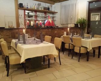 Quartier-Restaurant Zum Hannes - Battweiler - Ресторан