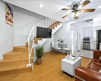 Elegant Beachside 2 Bed 2 Bath - Long Beach - Sala de estar