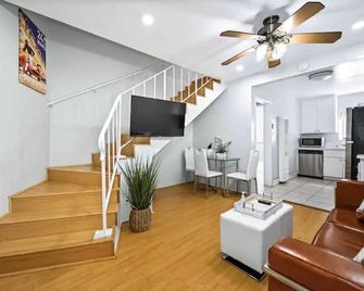 Elegant Beachside 2 Bed 2 Bath - לונג ביץ' - סלון