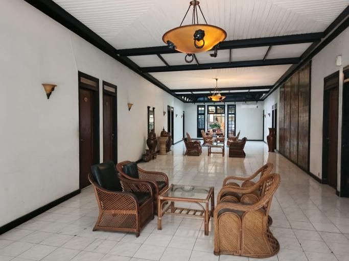 Urbanview Hotel Crown Tasikmalaya by RedDoorz