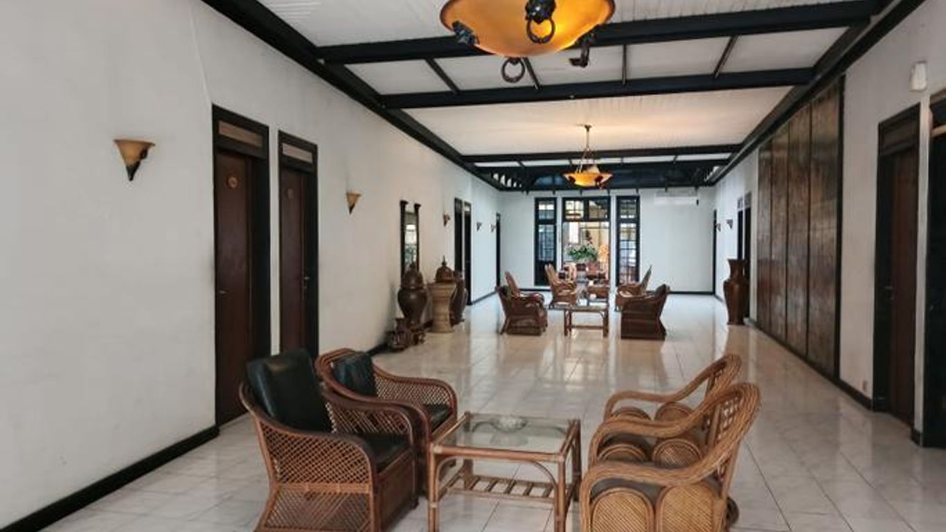 Urbanview Hotel Crown Tasikmalaya by RedDoorz