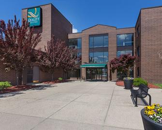 Quality Suites Lansing - Lansing - Bygning