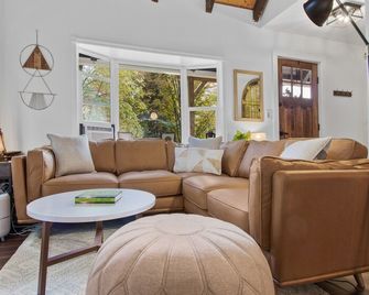 Quinn Hollow - Hunter Mountain Ski Cabin, Hot Tub - Hunter - Stue