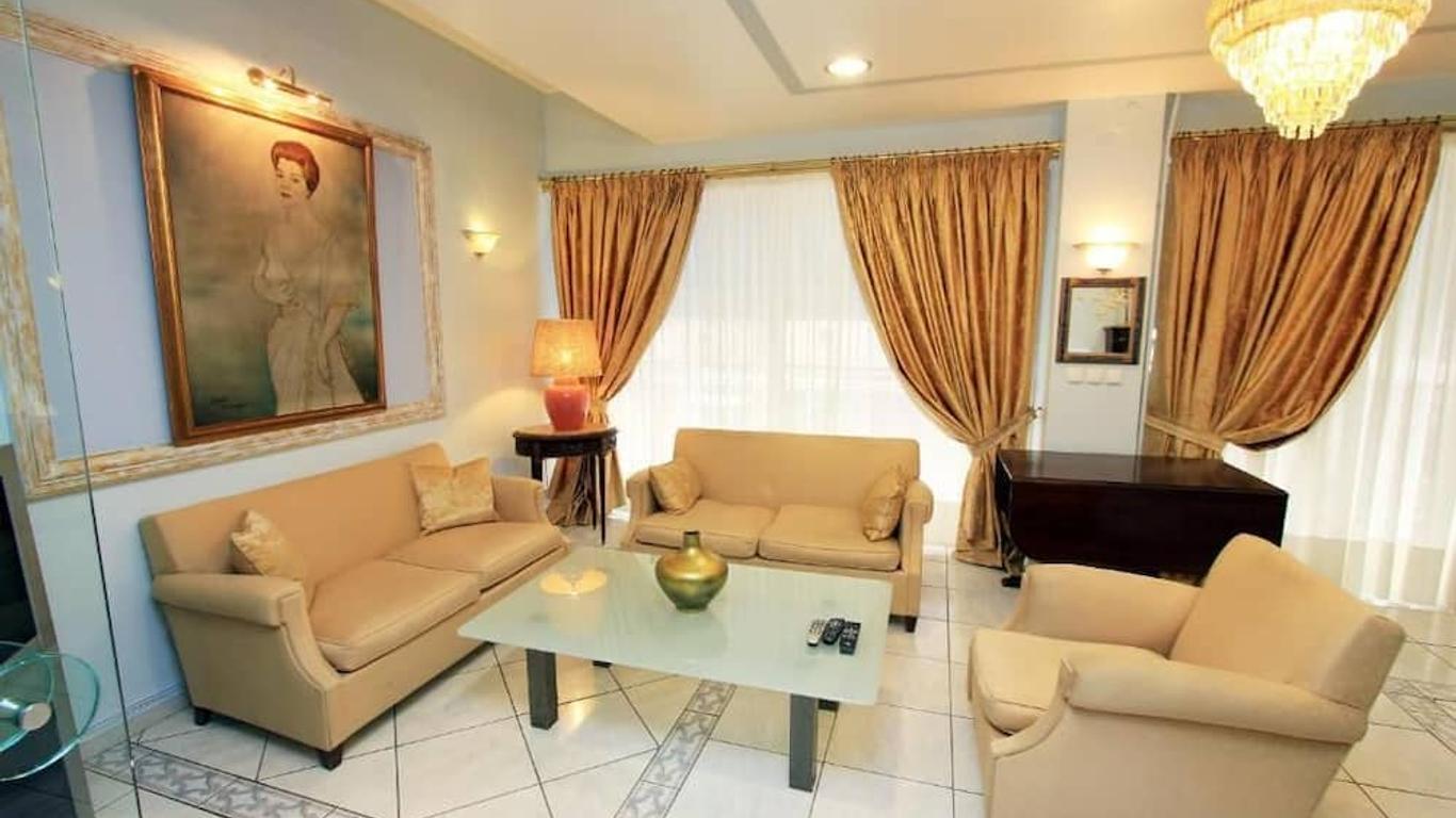 Triton Hotel Piraeus