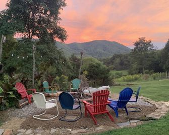 Breathtaking Mountainside Farm Resort -10 Min to Va Tech, 20 to Aquatic Center - Blacksburg - Terasa