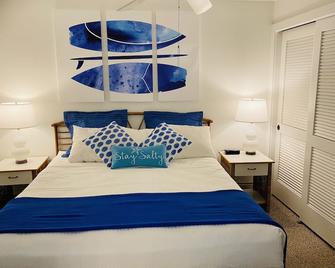 Beachfront Condo Poipu Beach Amenities Galore - Koloa - Bedroom