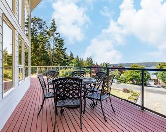 Harborview Getaway by AvantStay Walk to Beach - Langley - Balcón