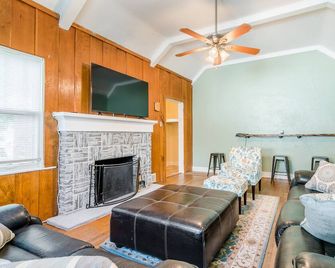 Walk To Aggieville from Brick Cottage with Man Cave, Shuffle Board, Back Yard - Manhattan - Living room