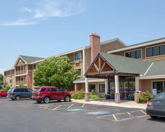 AmericInn by Wyndham Kearney - Kearney - Building