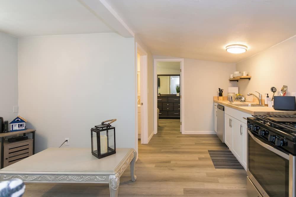 Charming 2-bedroom house with AC, WiFi in enchanting Porterville - Porterville