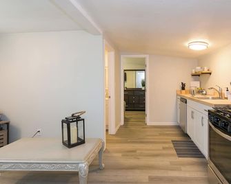 Charming 2-bedroom house with AC, WiFi in enchanting Porterville - Porterville