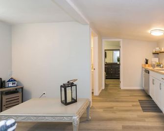 Charming 2-bedroom house with AC, WiFi in enchanting Porterville - Porterville