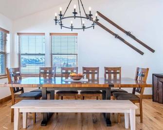 Family Fun Fireplace & Huge Deck - Victor - Jadalnia