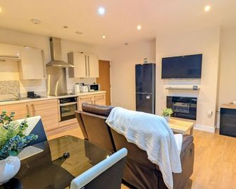 Upperhead Row Apartment - Huddersfield - Living room