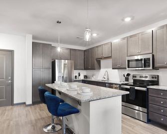 Luxe King 3BR Suite in North Raleigh - Raleigh - Cocina