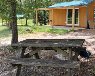 Peaceful Fishing Cabin with Fishing Privileges on 5-acre Lake - Ozark - Patio