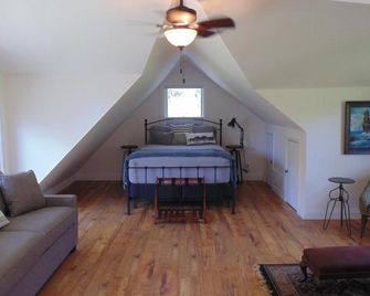 Carriage House On Kent - Queenston - Obývací pokoj