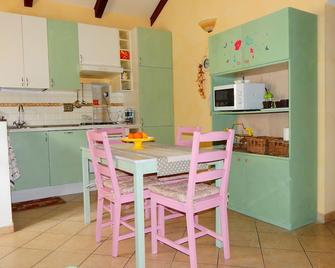 The house in the alleyway - Diano Arentino - Cocina