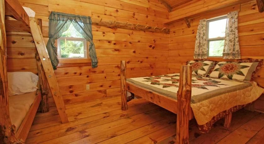 Robin Hill Camping Resort Deluxe Cottage 13