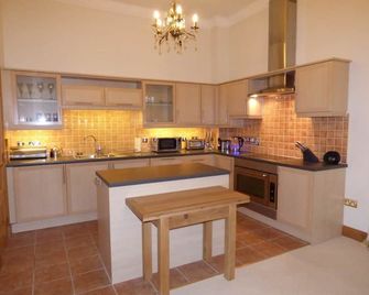 Auchenheglish Lodges - 7 Lomond Castle - Alexandria - Kitchen