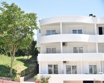 Apartments Casa Pineta - Ulcinj - Budynek