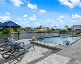 Water Front/ Free Heated Salt Water Pool/Game Room/Amenities Galore - Hernando Beach - Pool