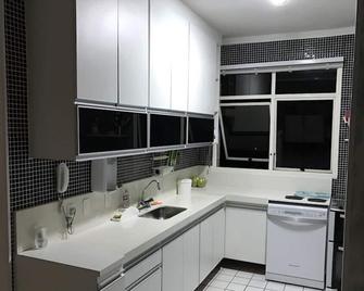 Peace And Fun 100 Meters From Riviera Beach - Bertioga - Keittiö