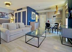 Casamaïa Apartments - Benalmádena - Olohuone