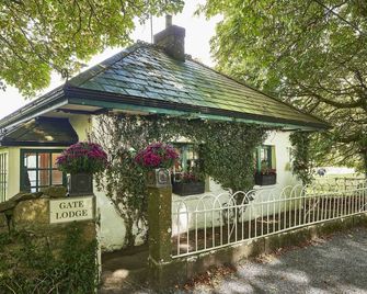 Galway Victorian Gate Lodge - Oranmore - Building