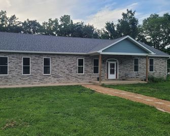 Private 7-Acre Family/Event Retreat | Pool, Theater, Game Room & Lake - Greenville - Building